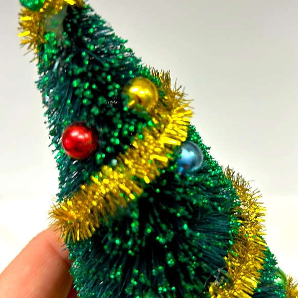 Vintage set of two 6”decorated bottle brush trees by LEMAX - Picture 5 of 8